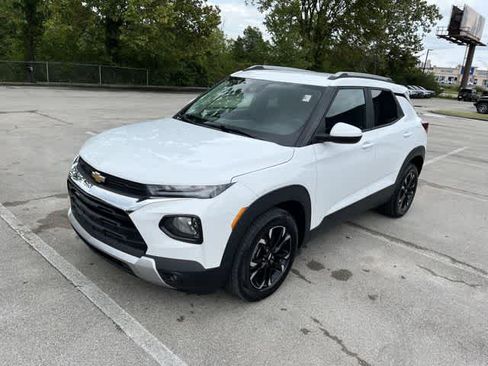 Used 2022 Chevrolet TrailBlazer LT w/ Confidence II Package FWD image 4