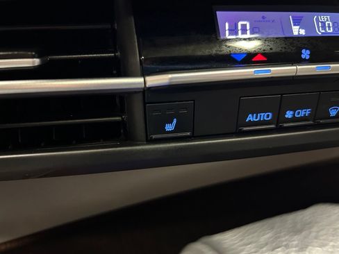 Used 2022 Toyota Sienna XLE FWD image 20