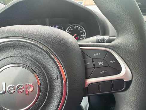 Used 2023 Jeep Renegade Latitude AWD/4WD image 24