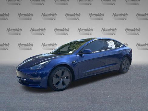 Used 2023 Tesla Model 3 Standard Range image 4