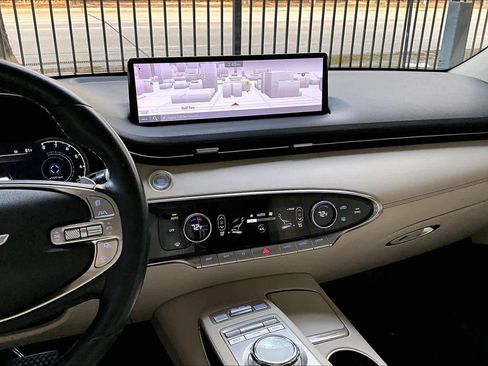 Used 2022 Genesis GV70 2.5T image 6