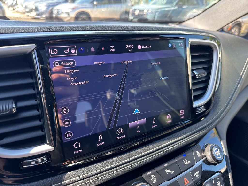 Used 2025 Chrysler Pacifica Limited FWD image 12