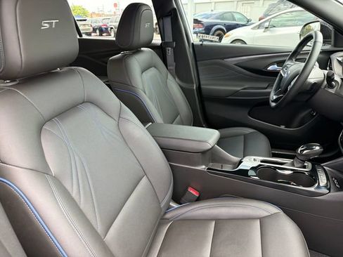 Used 2025 Buick Envista Sport Touring w/ Convenience I Package FWD image 25