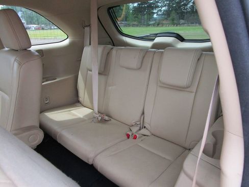 Used 2015 Toyota Highlander XLE FWD image 16