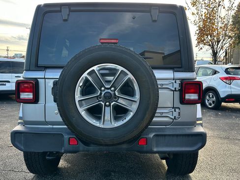 Used 2020 Jeep Wrangler Unlimited Sahara image 5