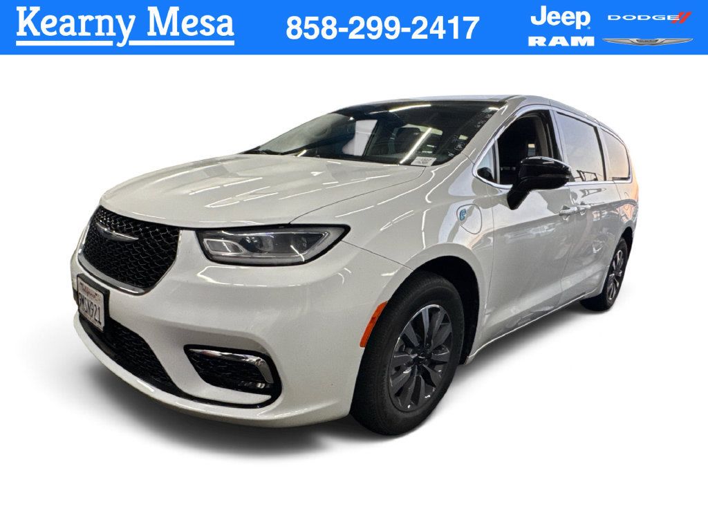 Used 2024 Chrysler Pacifica Limited FWD image 1