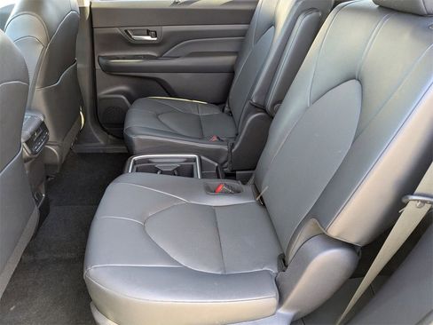 Used 2025 Toyota Grand Highlander AWD image 28