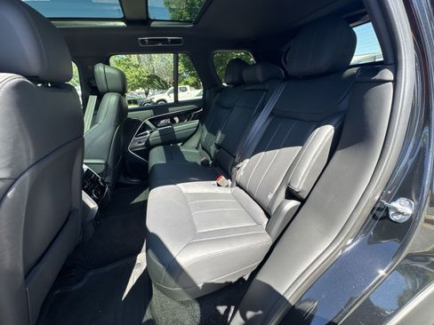 Used 2025 Land Rover Range Rover SE AWD/4WD image 24