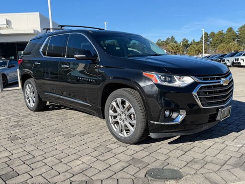 Used 2019 Chevrolet Traverse Premier w/ Driver Confidence II Package image 7