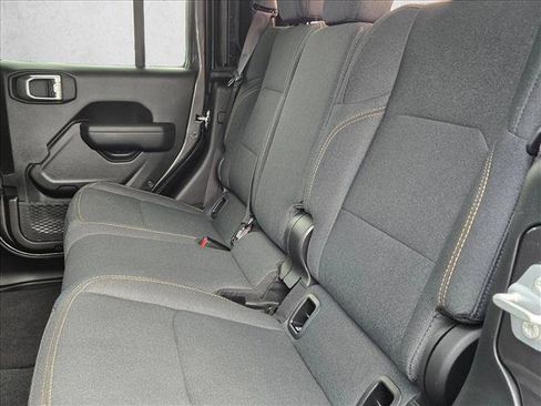 Used 2024 Jeep Gladiator Sport image 18