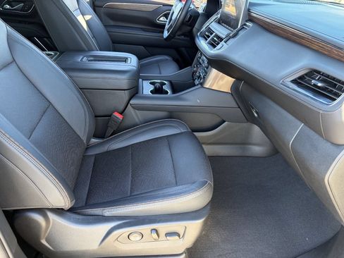 Certified 2024 Chevrolet Suburban High Country AWD/4WD image 12