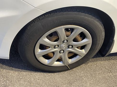 Used 2014 Hyundai Accent GLS image 9