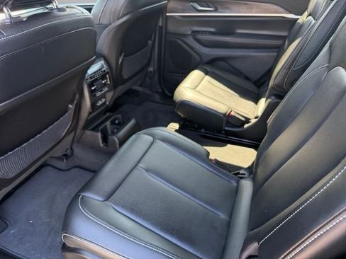 Used 2023 Jeep Grand Cherokee L Limited AWD/4WD image 13