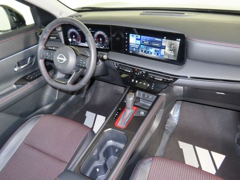 Certified 2025 Nissan Kicks SR image 37