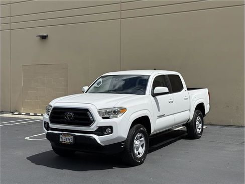 Used 2020 Toyota Tacoma SR5 RWD image 4
