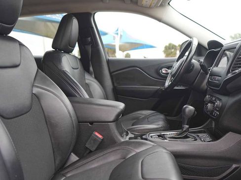 Used 2021 Jeep Cherokee Latitude Plus FWD image 15