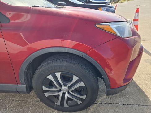 Used 2017 Toyota RAV4 LE FWD image 8