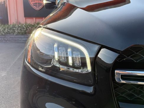 Used 2021 Mercedes-Benz GLS 580 4MATIC image 3