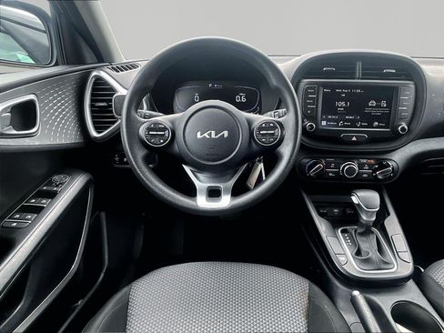 Used 2023 Kia Soul LX w/ LX Technology Package FWD image 15
