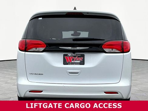 Used 2024 Chrysler Voyager LX image 5