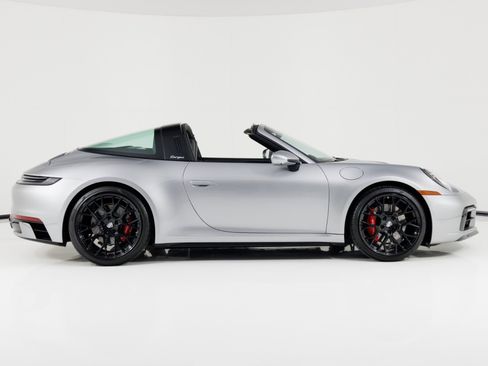 Used 2022 Porsche 911 Targa 4S image 2