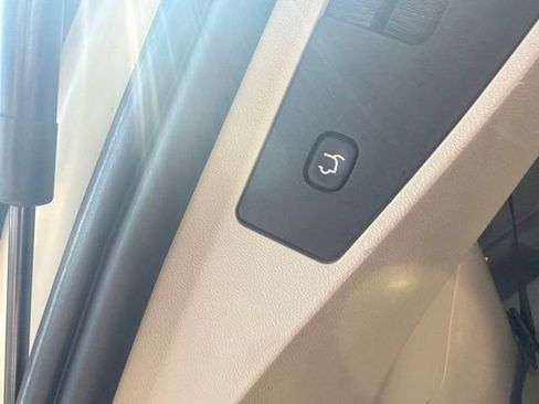 Used 2013 Chrysler Town & Country Touring-L w/ Driver Convenience Group FWD image 17