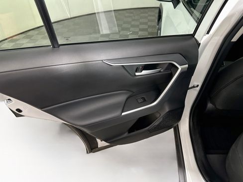 Used 2025 Toyota RAV4 XLE FWD image 25