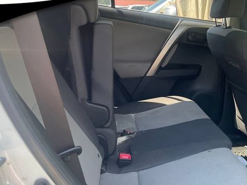 Used 2015 Toyota RAV4 LE FWD image 4