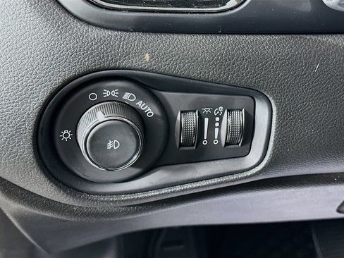Used 2023 Jeep Renegade Altitude AWD/4WD image 15