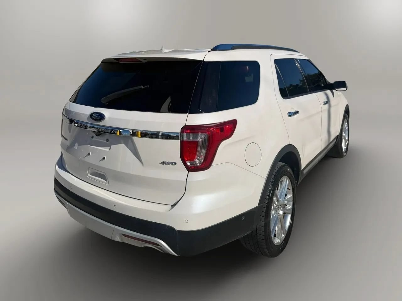 Used 2017 Ford Explorer Limited w/ Equipment Group 301A AWD/4WD image 6