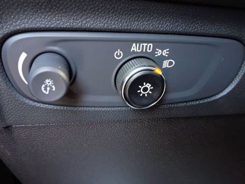 Used 2023 Buick Envision Essence w/ Sport Touring Package FWD image 10