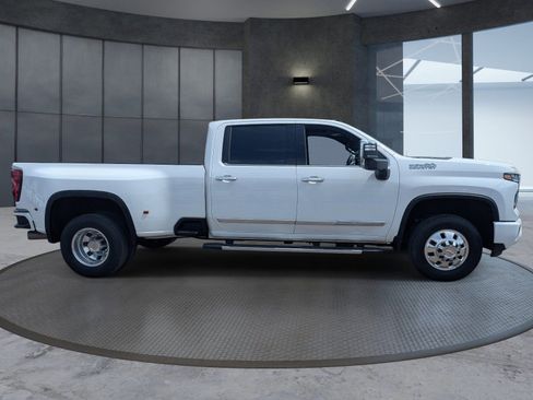 Used 2024 Chevrolet Silverado 3500 High Country w/ High Country Premium Package image 7