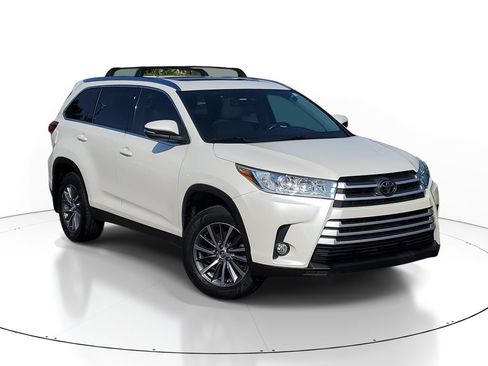 Used 2019 Toyota Highlander XLE AWD/4WD image 1