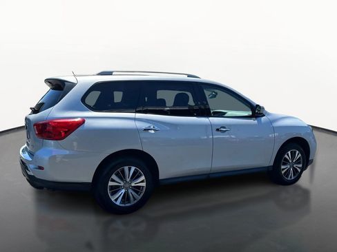 Used 2018 Nissan Pathfinder SV FWD image 3