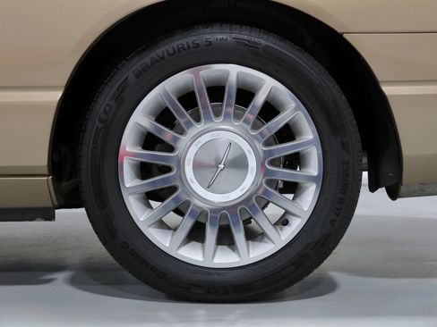 Used 2005 Ford Thunderbird image 47