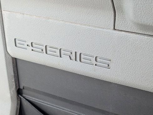 Used 2015 Ford E-350 and Econoline 350 Super Duty image 28