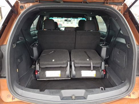 Used 2017 Ford Explorer XLT image 29