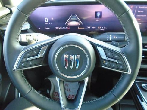 Certified 2025 Buick Enclave Preferred image 8