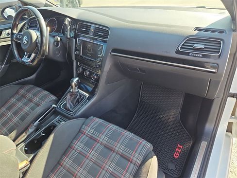 Used 2017 Volkswagen GTI Sport image 17