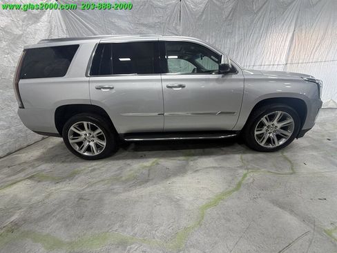 Used 2016 Cadillac Escalade Luxury AWD/4WD image 14