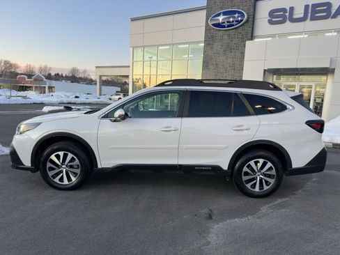 Used 2020 Subaru Outback Premium image 9