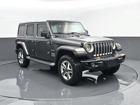 Used 2019 Jeep Wrangler Unlimited Sahara w/ Cold Weather Group AWD/4WD image 3