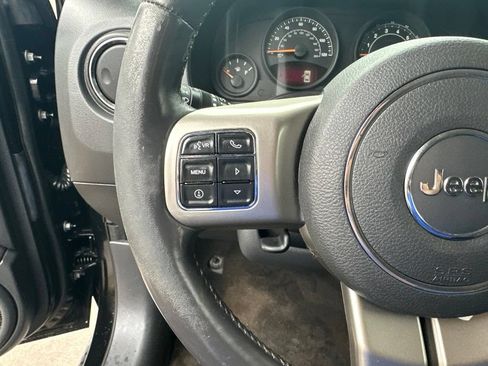 Used 2014 Jeep Patriot Latitude FWD image 11