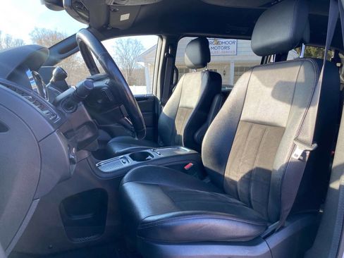 Used 2019 Dodge Grand Caravan SXT image 14