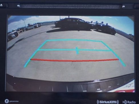 Used 2018 Toyota Sienna SE image 25