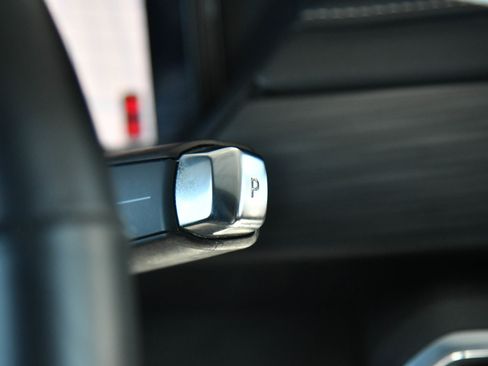 Used 2025 GMC Acadia Elevation image 36