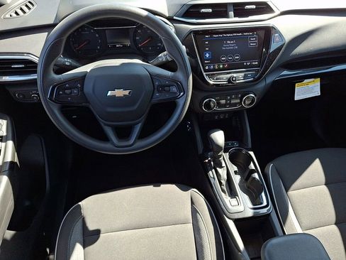 Used 2023 Chevrolet TrailBlazer LT w/ Convenience Package FWD image 11