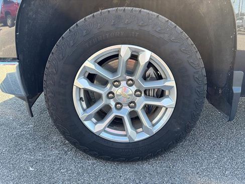 Used 2023 Chevrolet Silverado 1500 LT AWD/4WD image 9