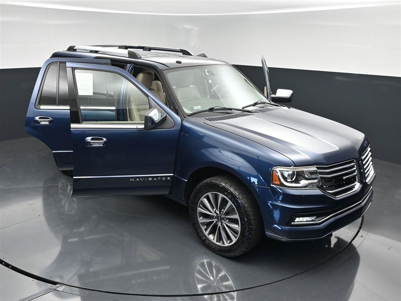 Used 2017 Lincoln Navigator Select AWD/4WD image 35
