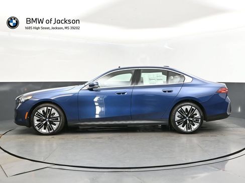 New 2026 BMW 530i w/ Premium Package RWD image 4
